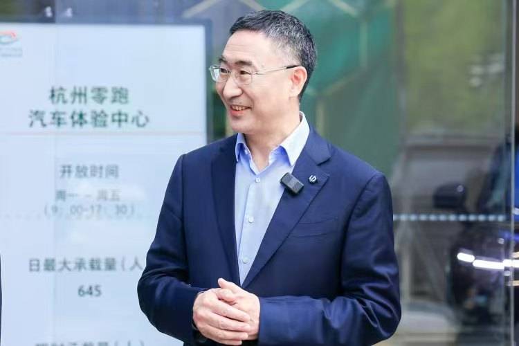 《爱情公寓》女主娄艺潇开展演短剧：长剧短剧都一样